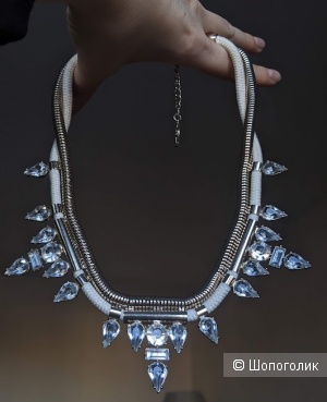 Колье с камнями Stradivarius