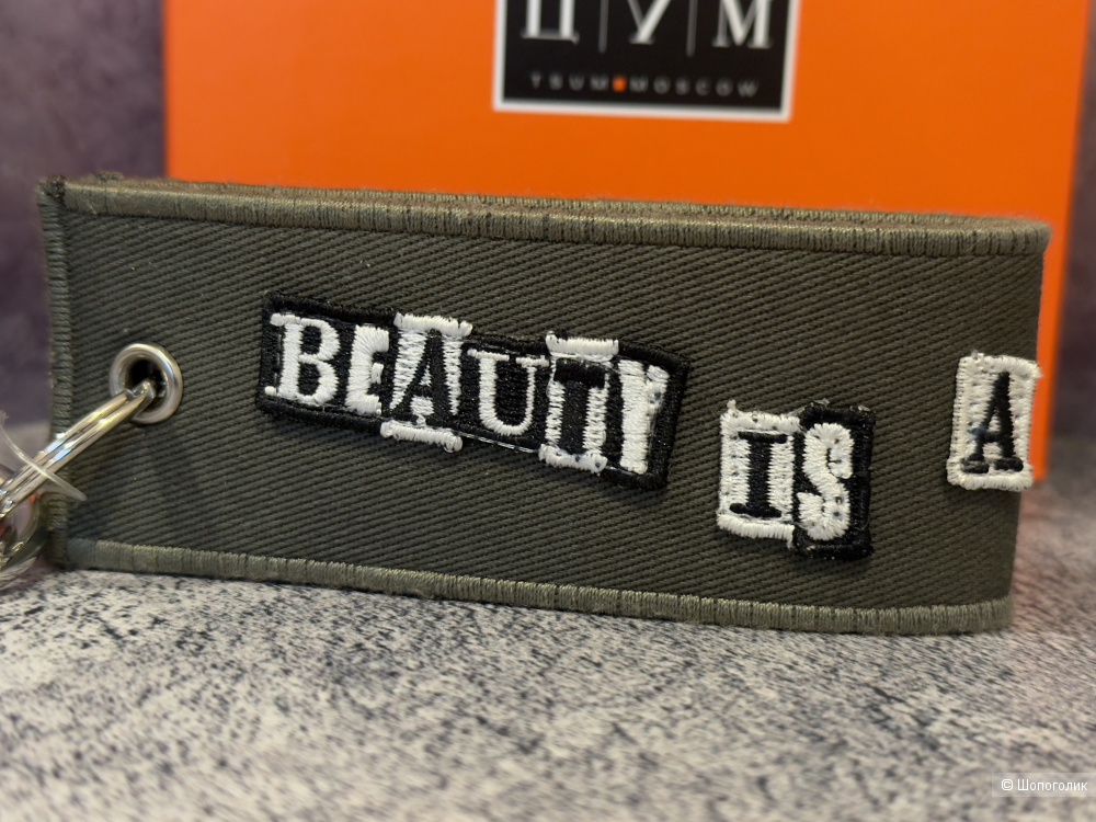 Брелок Valentino Garavani one size