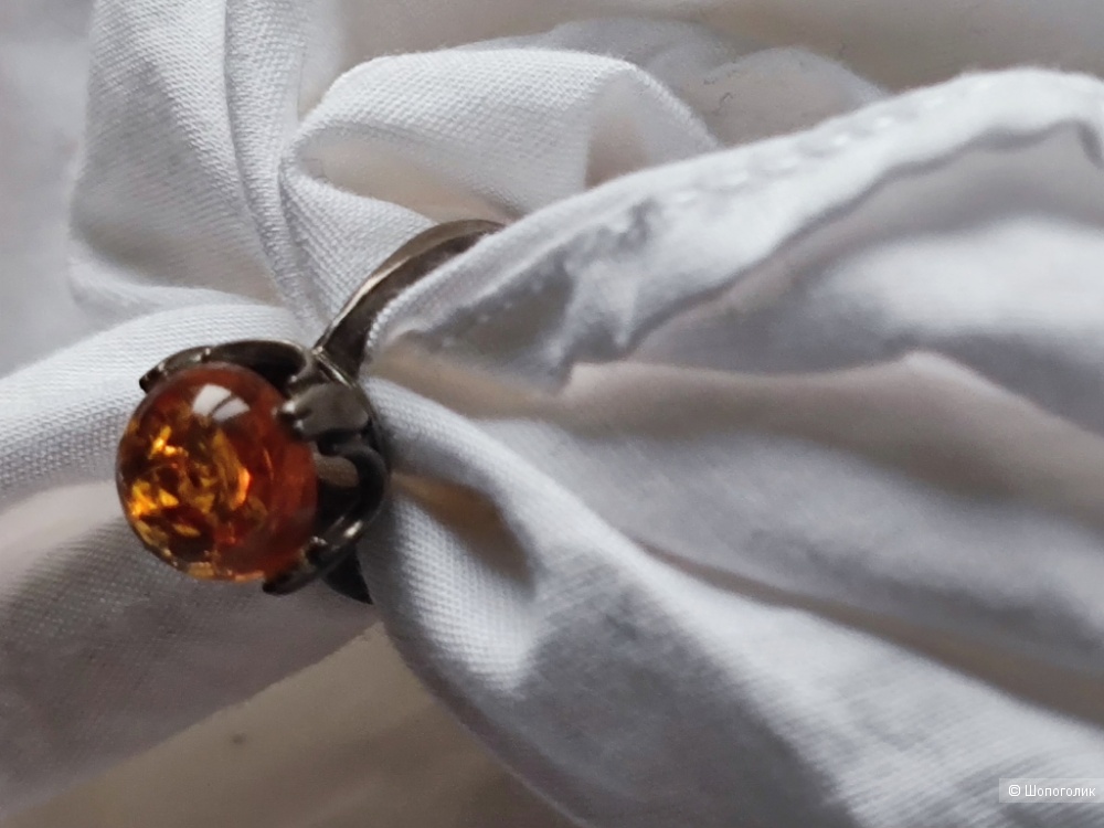 Кольцо с янтарем