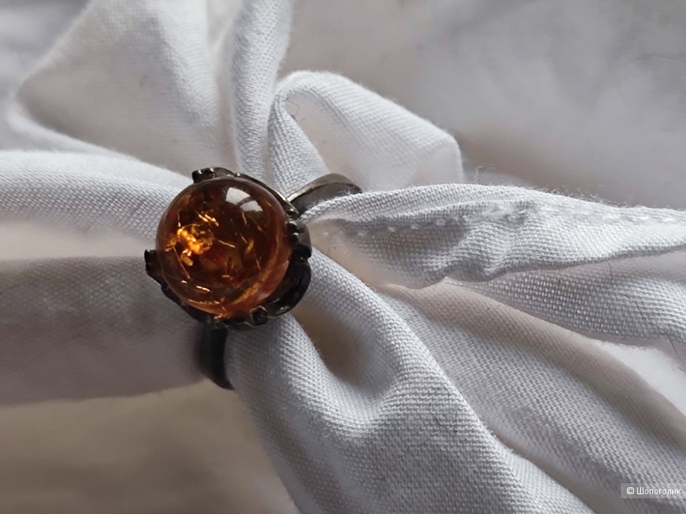 Кольцо с янтарем