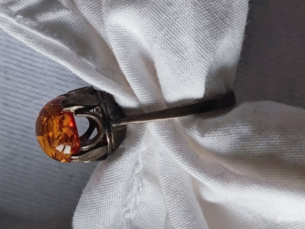 Кольцо с янтарем