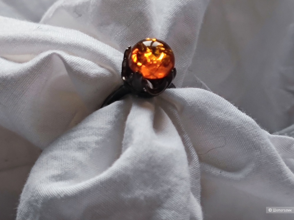 Кольцо с янтарем