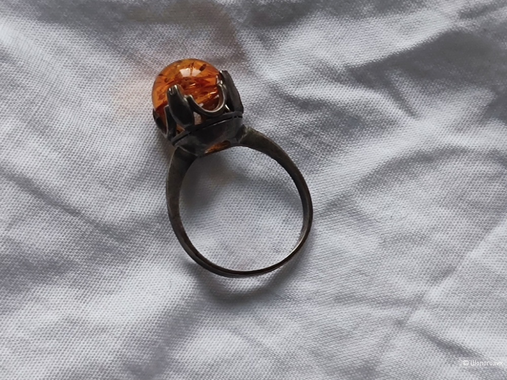 Кольцо с янтарем