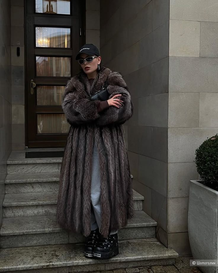 Шуба из енота Furz Velia Perze/46