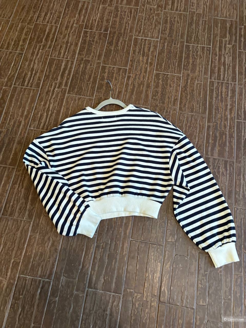 Свитшот/ тельняшка от Bershka, размер S.