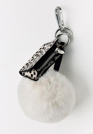 Брелок Zara с кошельком и помпоном