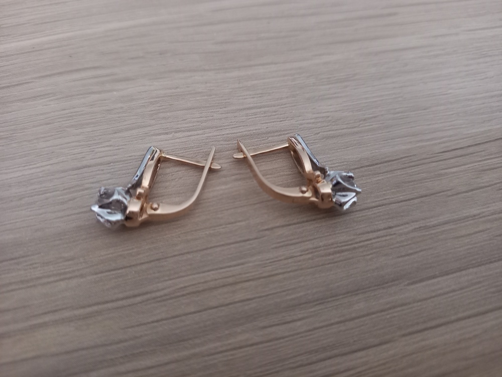 Золотые серьги с бриллиантами 585 пробы