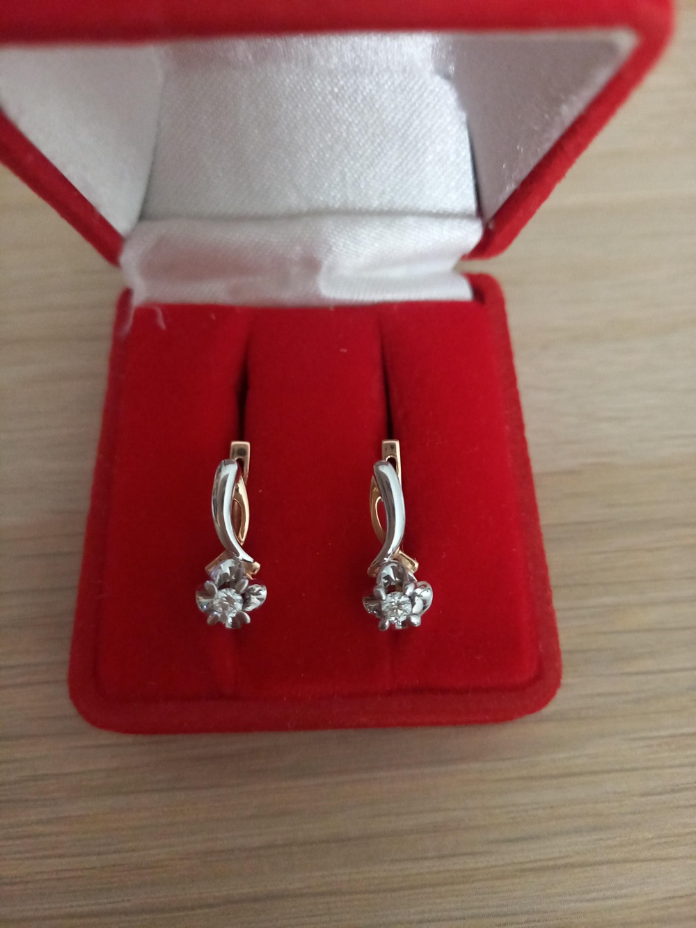 Золотые серьги с бриллиантами 585 пробы