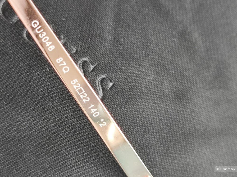 Солнечные очки Guess