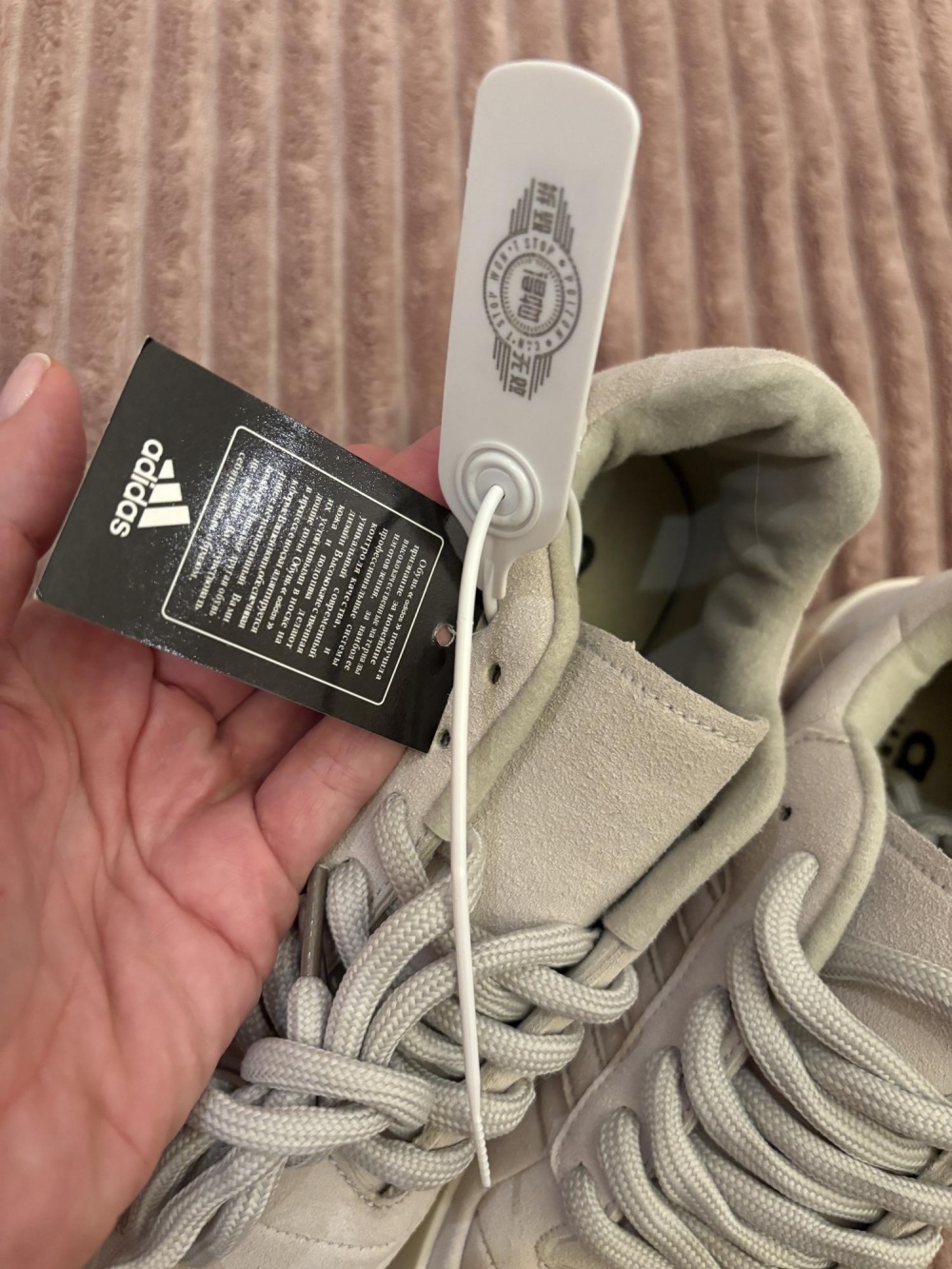 Женские кроссовки Adidas.39