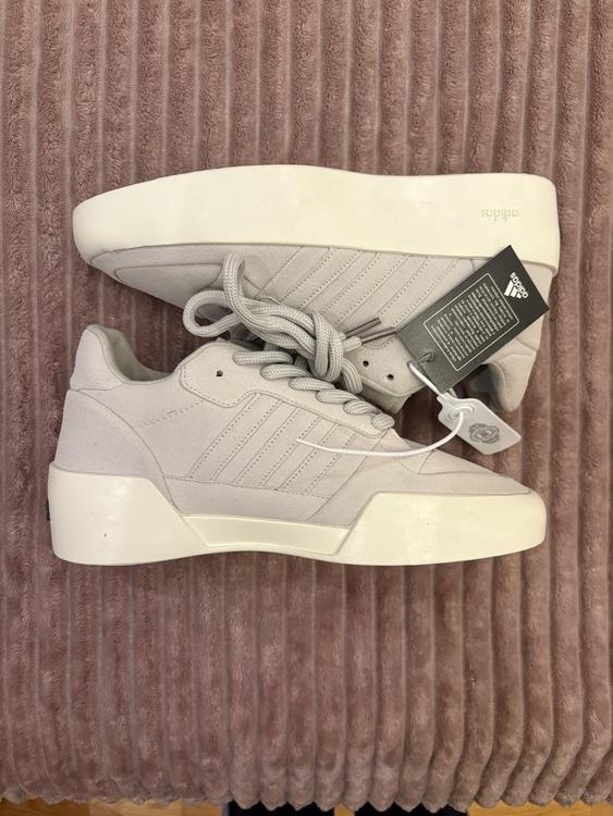 Женские кроссовки Adidas.39