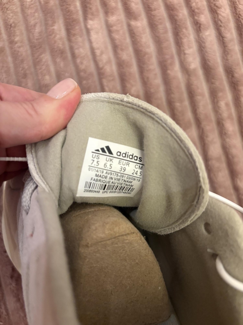 Женские кроссовки Adidas.39