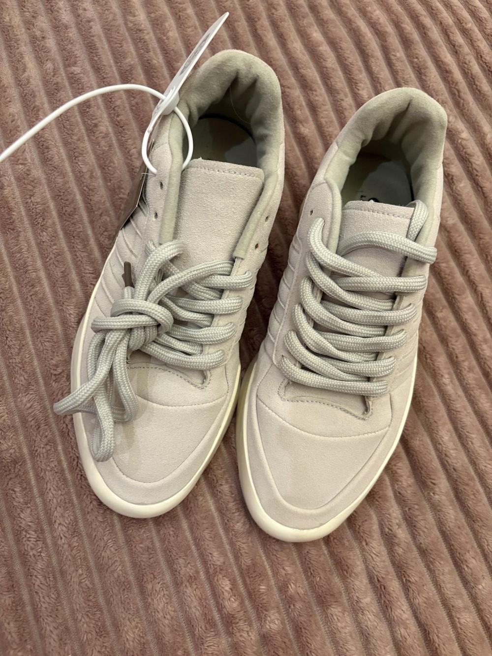 Женские кроссовки Adidas.39