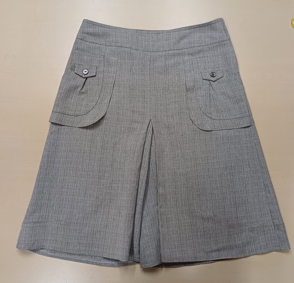 Комплект из свитера и юбки - брюк, М