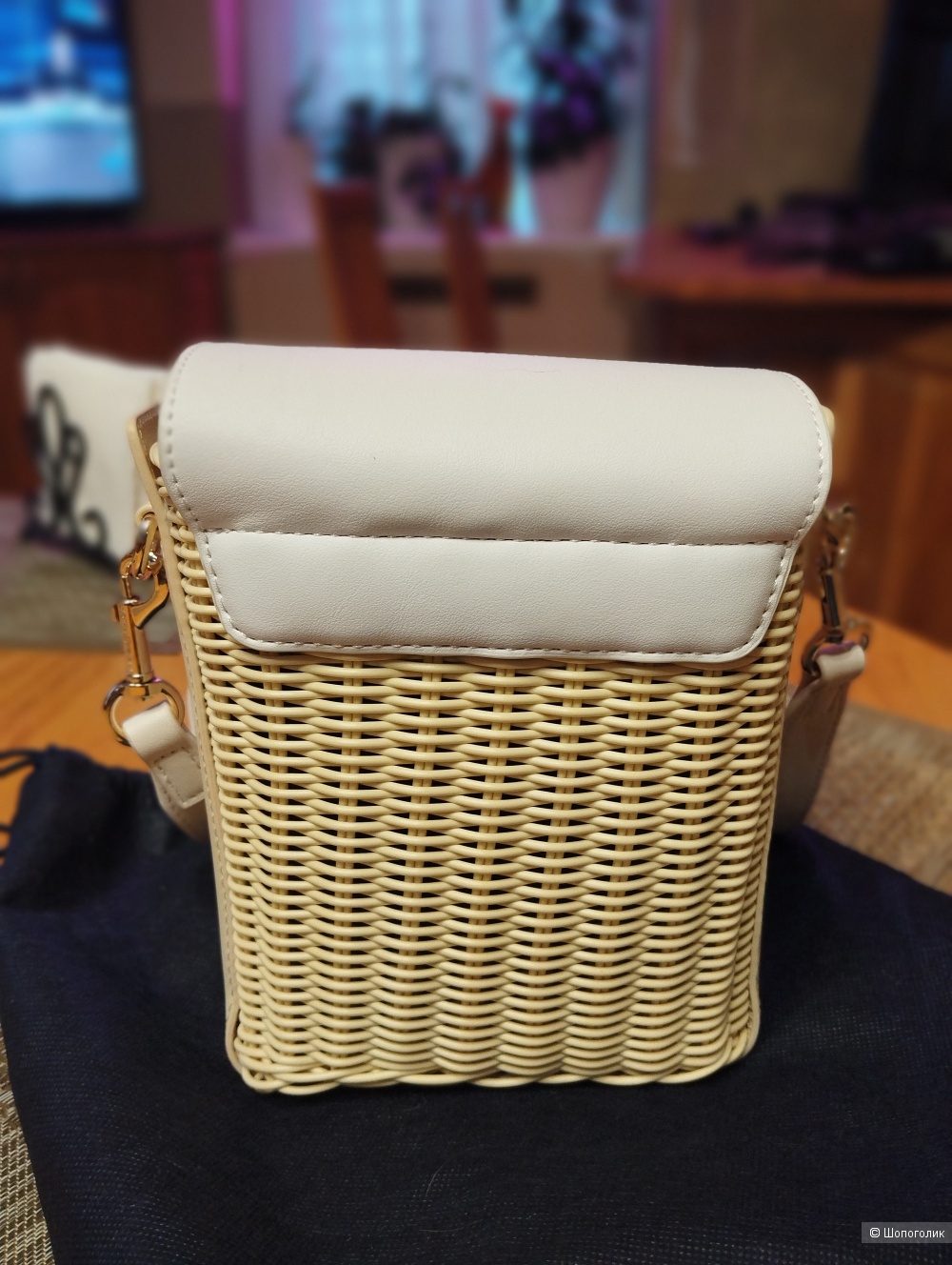 Сумка Тommy Hilfiger, высота 19 см, длина 15, ширина 9 см.