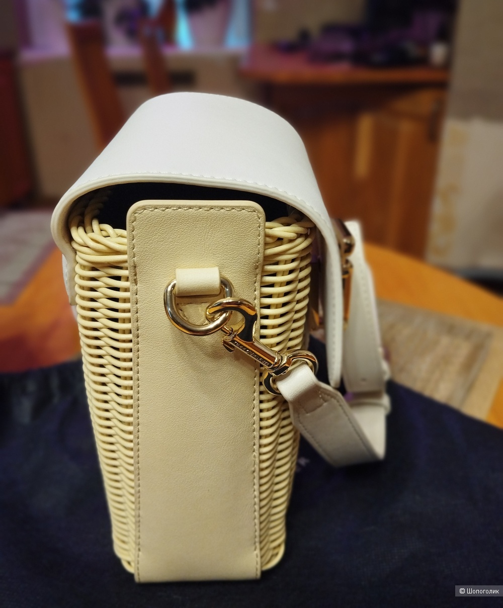 Сумка Тommy Hilfiger, высота 19 см, длина 15, ширина 9 см.