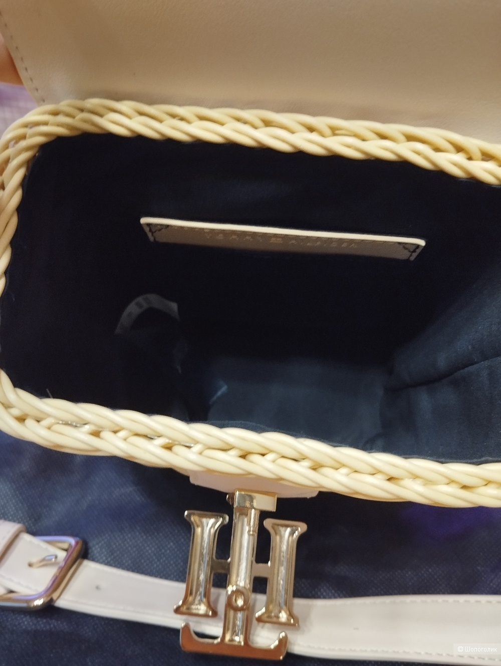 Сумка Тommy Hilfiger, высота 19 см, длина 15, ширина 9 см.