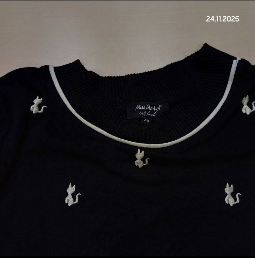 Удлинённый джемпер с вышитыми котиками, S, M