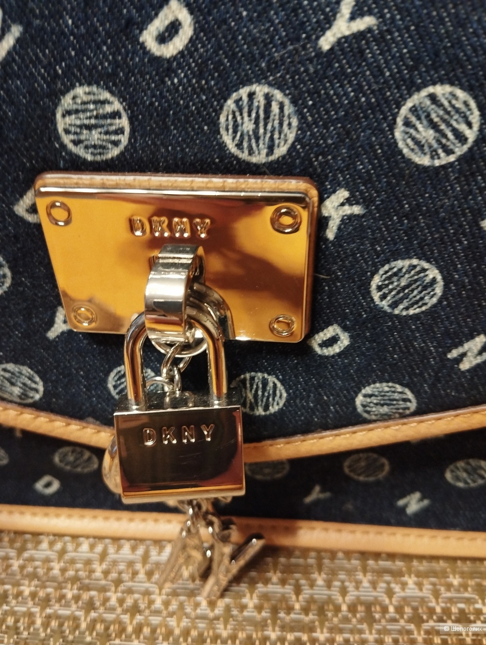 Сумка DKNY, размер 27*8 см, высота 18 см