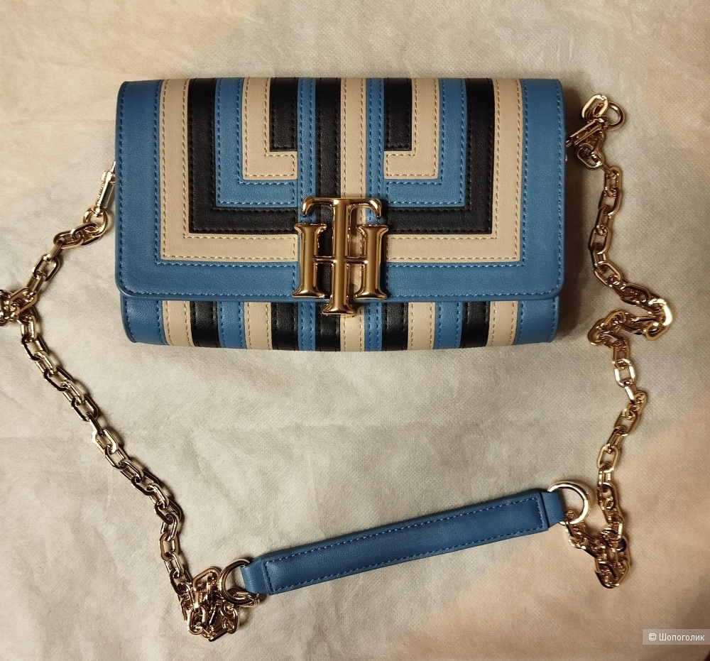 Сумка-клатч Тommy Hilfiger, высота  14 см, длина 21, ширина 4,2 см.