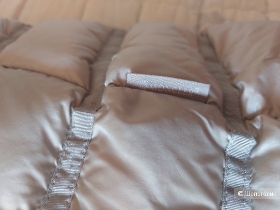 Пуховик Moncler размер 44