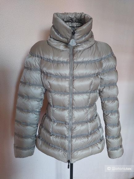 Пуховик Moncler размер 44