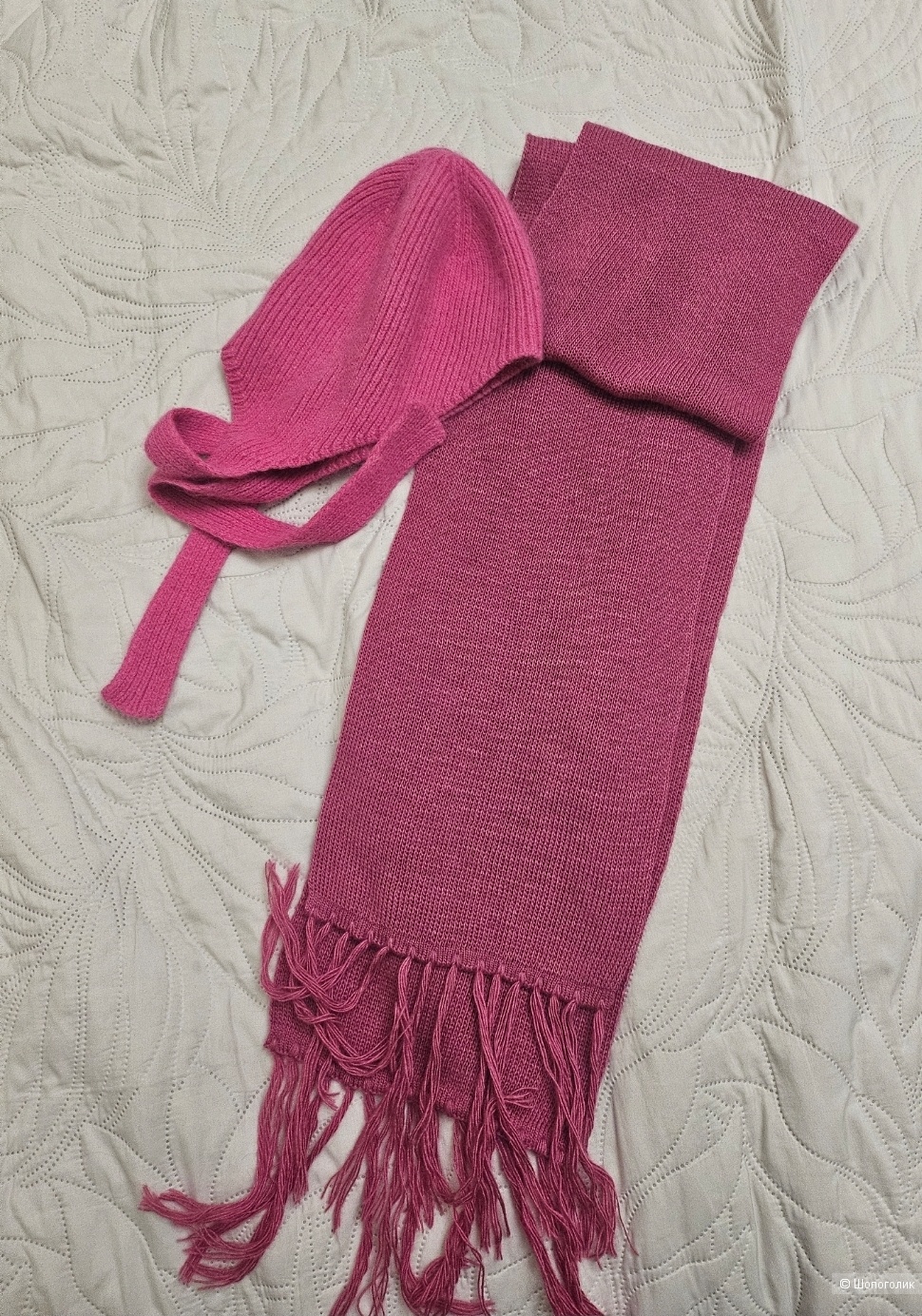 Теплый комплект: шапка-чепчик и шарф