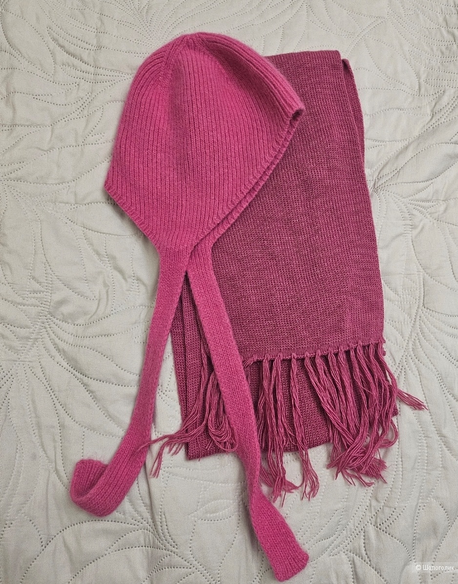 Теплый комплект: шапка-чепчик и шарф