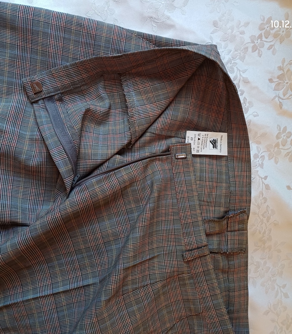 Шерстяные брюки Trevira, L