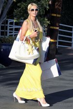 Paris+Hilton+wears+spring+yellow+dress+clutches+r_q7o8mLQLBl.jpg