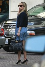 Reese+Witherspoon+Arriving+Peninsula+Hotel+-miBzErPQQPl.jpg