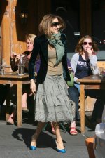 Sarah+Jessica+Parker+dines+Morandi+Restaurant+28TC8-0oo__l.jpg