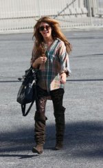 shenae-grimes-forgot-her-pants-at-home.jpg