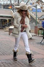 Elle+Macpherson+enjoys+day+out+snow+family+MTyAF1Cjv7gl.jpg