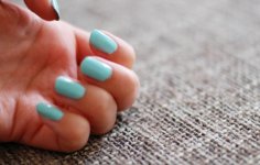 essie-blogger-mint-candy-apple-green-blue-nail-polish-neglelak-2-lag-layers-pictures-grn.jpg