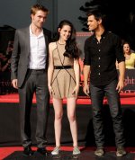 Kristen-Stewart-Chinese-theatre-1.jpg