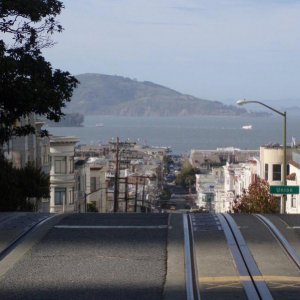 the streets of San Francisco (direction of Fisherman's wharf)