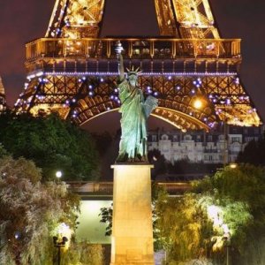 The Statue of Liberty and the Eiffel tower, 2004