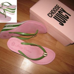 Juicy Couture
Laney Wedge Flip-Flop

размер 10 на 39,5