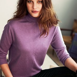 Elbow-sleeve mockneck sweater, 
L
Состав: 85% шелк, 15% кашемир. Цвет orchid, не такой яркий, как на картинке, более розовый.
http://shophelp.ru/forum