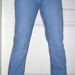 Uplife, внутри подкладка из синтетики, на поясе сидят плотненько.
MJR Sales 
FAMOUS CATALOG BOOTCUT STRETCH JEAN SZ 2
Price: $8.80