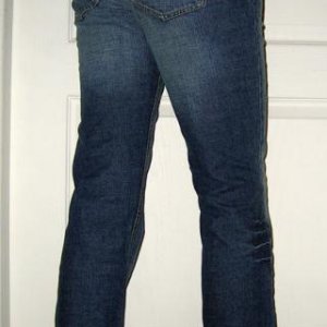 BOOTCUT UPLIFTER JEANS SZ 2 на ОБ89 ОТ75
По талии, но не давит, внутри синтетическая подкладка
Mjrstok Price: $13.20