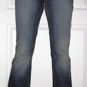 BOOTCUT UPLIFTER JEANS SZ 2 на ОБ89 ОТ75
По талии, но не давит, внутри синтетическая подкладка
Mjrstok Price: $13.20