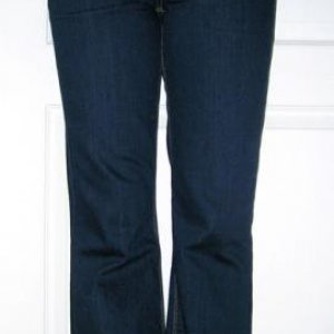 CALVIN KLEIN SLIM FIT JEANS SZ 2
Price: $19.88