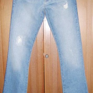 Guess size27
Bootcut, lowrise, slim fit
Дл. 88см (35дюймов), полуОБ 48см, полуОП 42, пройма с поясом 51 (без пояса 42).
Продажа, с MjrStok новые