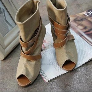 Korean Leather Buckle Short Boots Apricot
Wholesale цена: US$ 12.66 
мерка:35-39
http://www.wholesale-dress.net/goods-1119889-Korean-Leather-Buckle-Sh