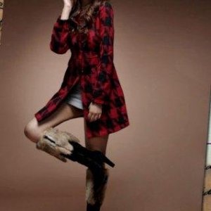 длинное красное пальто из шерсти
Wholesale цена: US$ 13.77 
http://wholesale-dress.net/goods-1119131-Vogue-Houndstooth-Long-Red-Wool-Coat.html