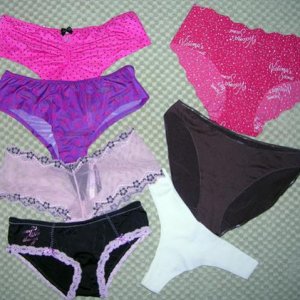 VS panties
Sexy Little Things размер S по 5.99$: Розовые и фиолетовые Keyhole hiphugger, в сеточку, черные Message hiphugger-классные,
Красные с надпи