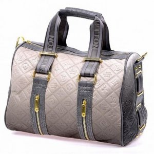 3000 р. Сумка Louis Vuitton
страничка в контакте http://vkontakte.ru/id133993764