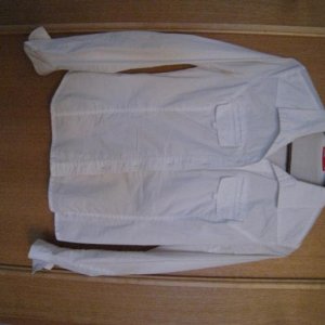 рубашка белая, р-р М. стрейч. цена 300 руб. Одевала 1 раз